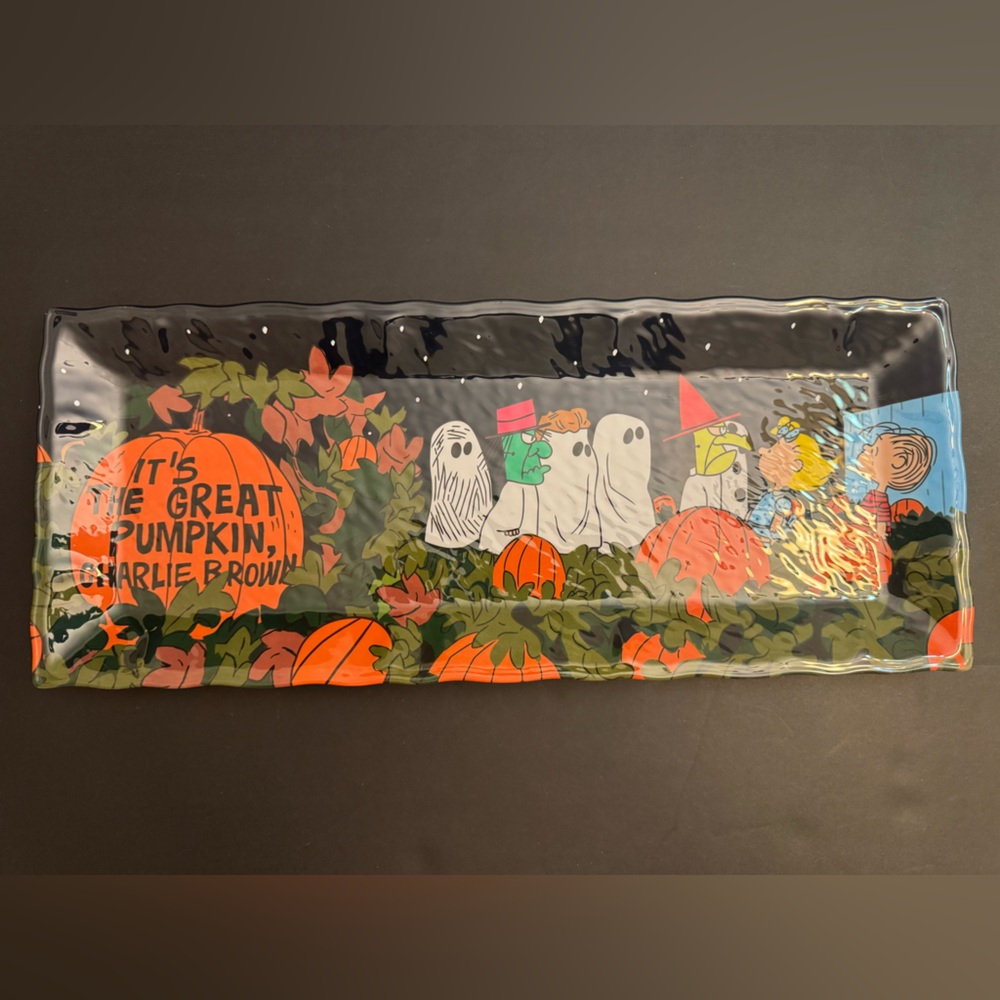 PEANUTS It's The Great Pumpkin, Charlie Brown Halloween Tray - 100% Melamine